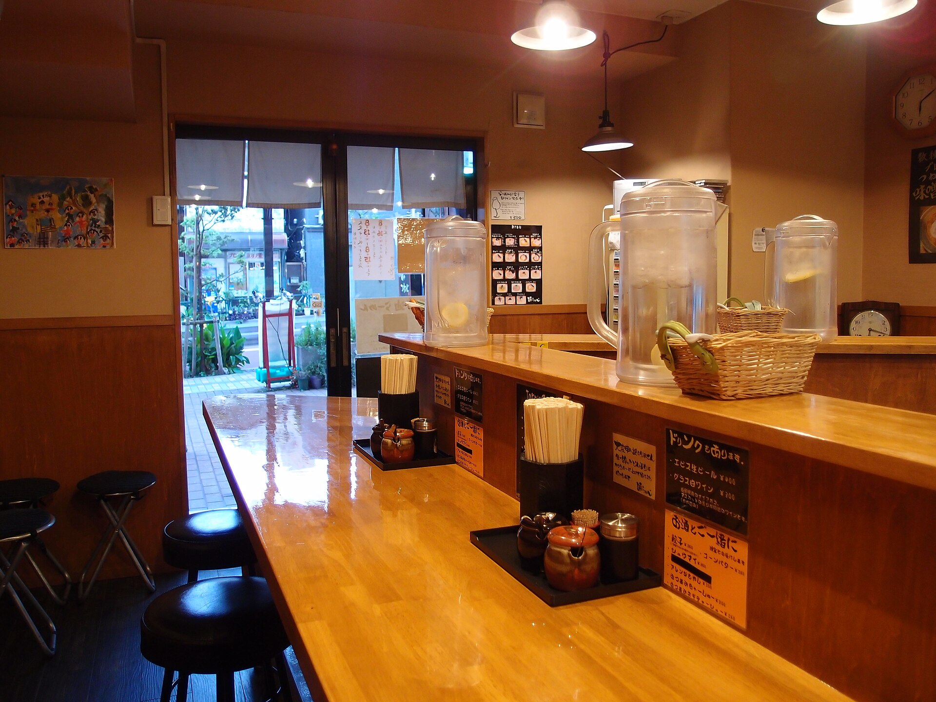 Is It Safe for a Woman to Eat Alone at Night in Tokyo? An Honest Map