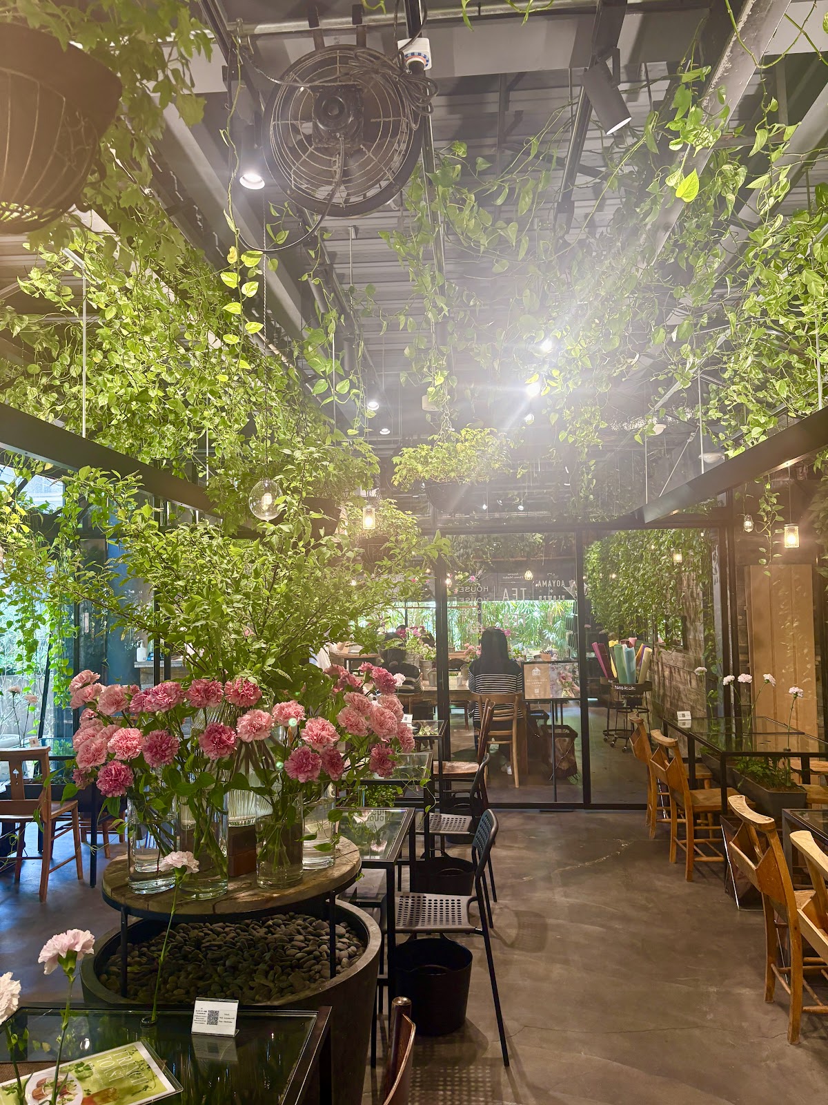 Aoyama Flower Market Tea House — Bloom-Filled Café, Tokyo