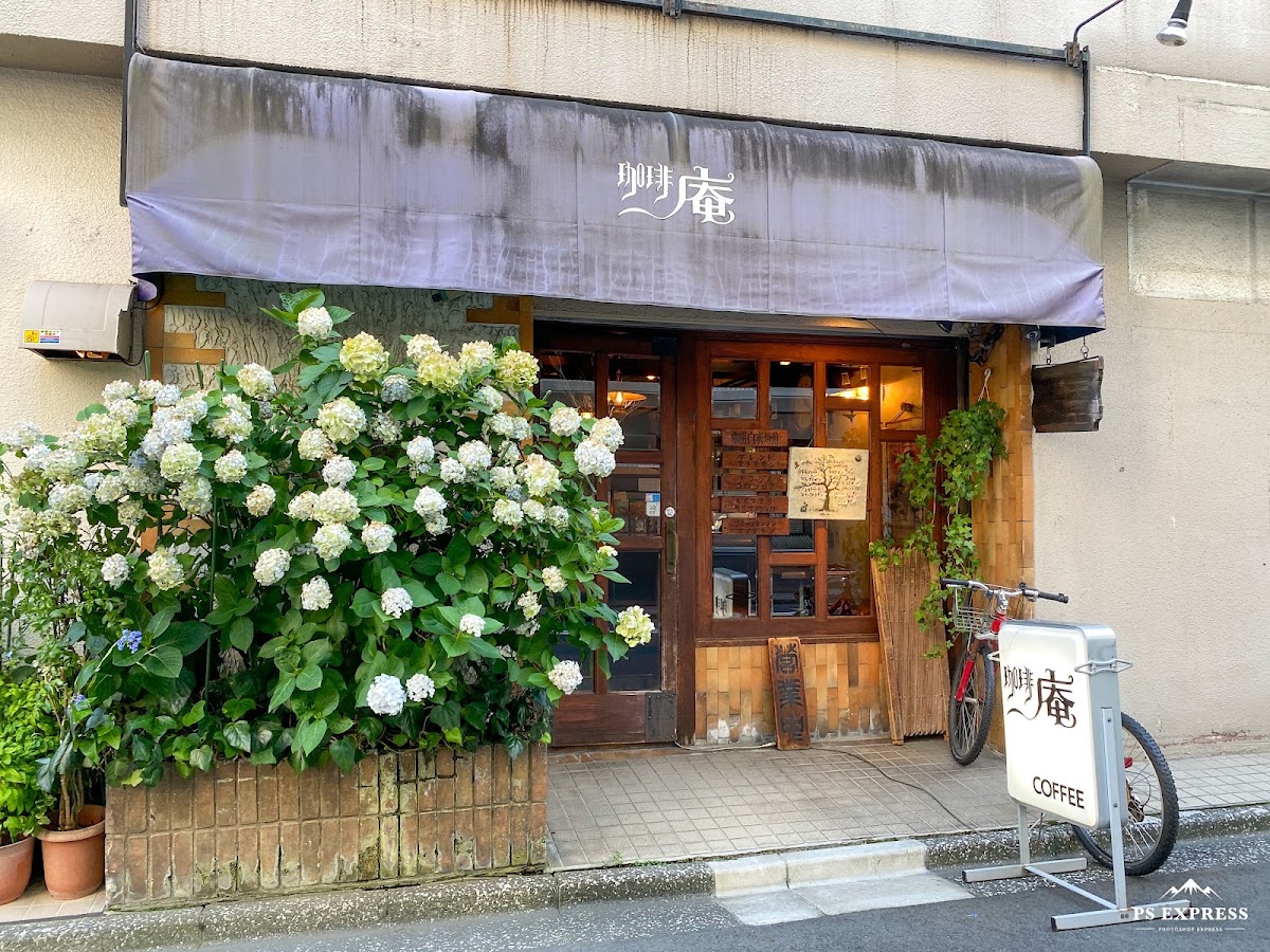 Coffee Iori — A Showa Kissaten in the Electric Town